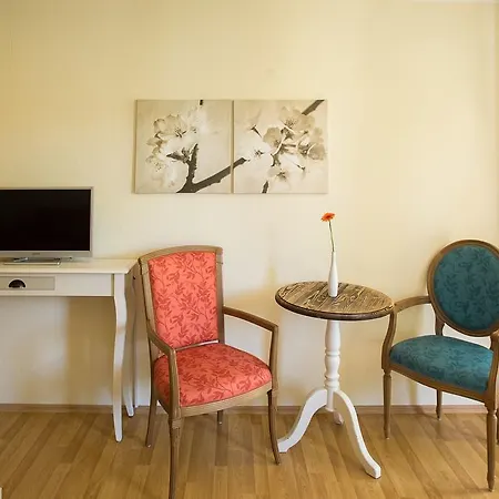 Wohlfuehlen Mit Grossem Balkon דירה *